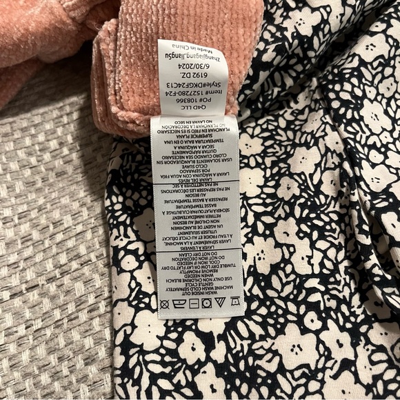 Girls Size 2T DKNY 2-Piece Chenille Sweater & Leggings / Pants Set Outfit - Picture 4 of 8